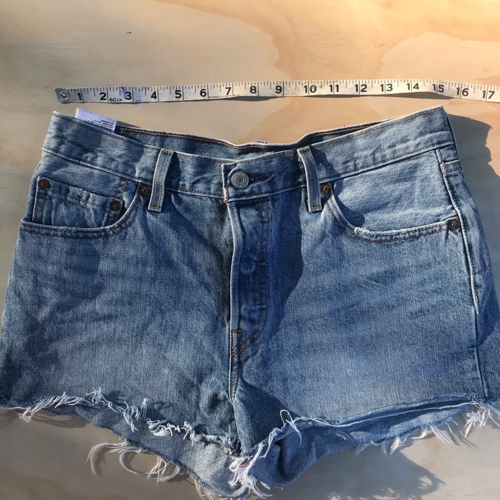 BARLEY WORN, 501 Levi Shorts
